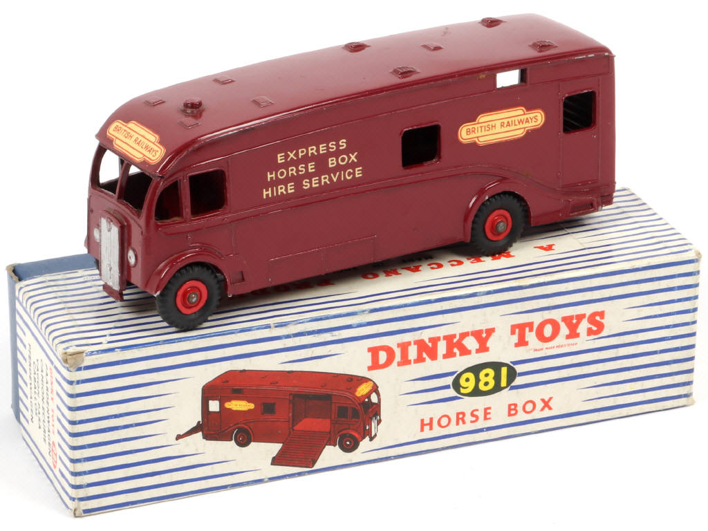 Lot 231 - DINKY TOYS (GB) (1)