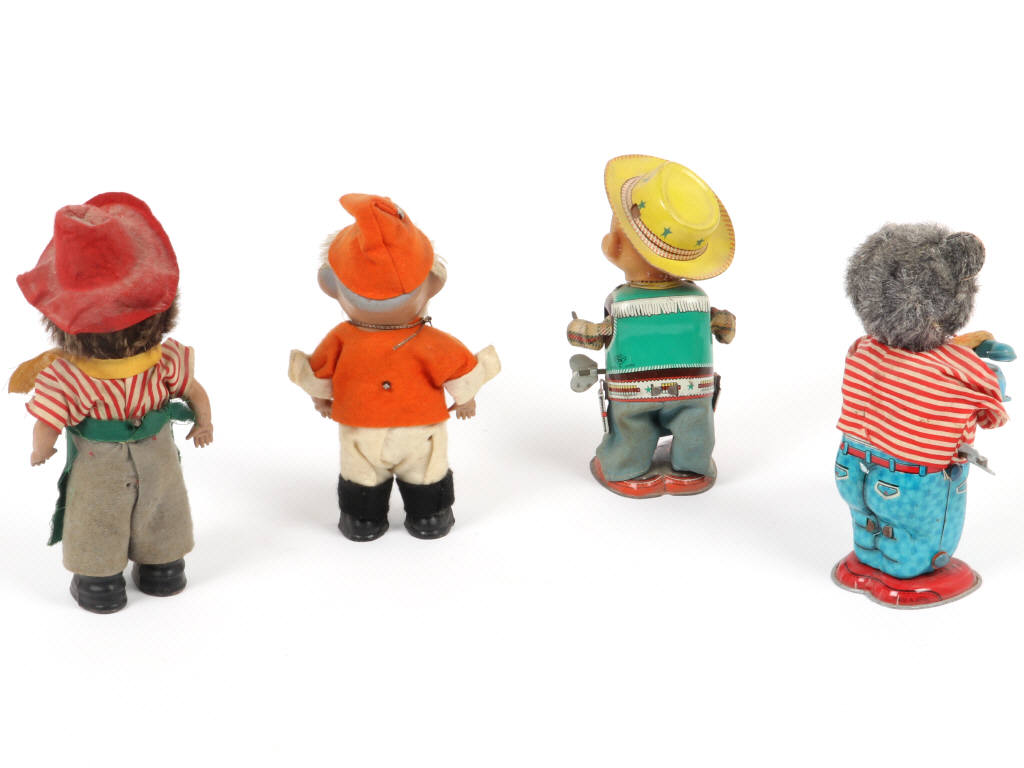 Lot 16 - DIVERS (4)