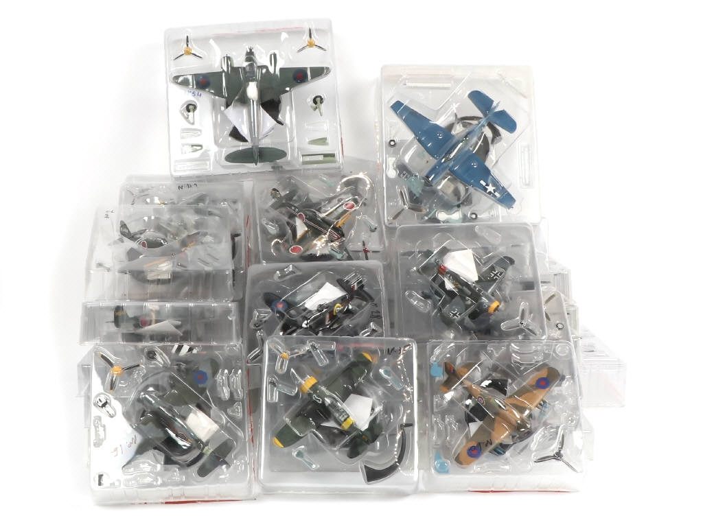 Lot 165 - DIVERS (33)