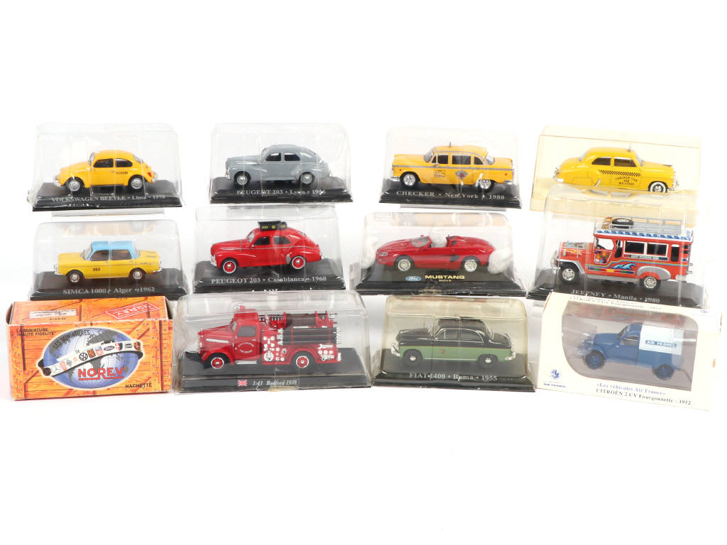 Lot 79 - DIVERS (12)