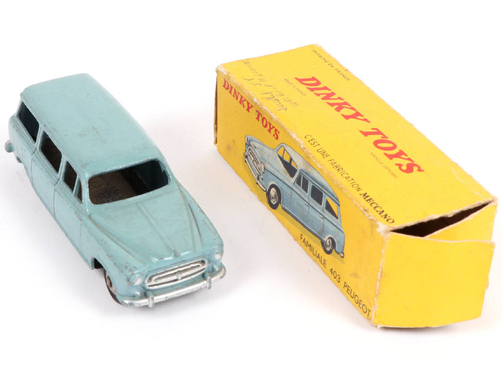 Lot 330 - DINKY TOYS (7)