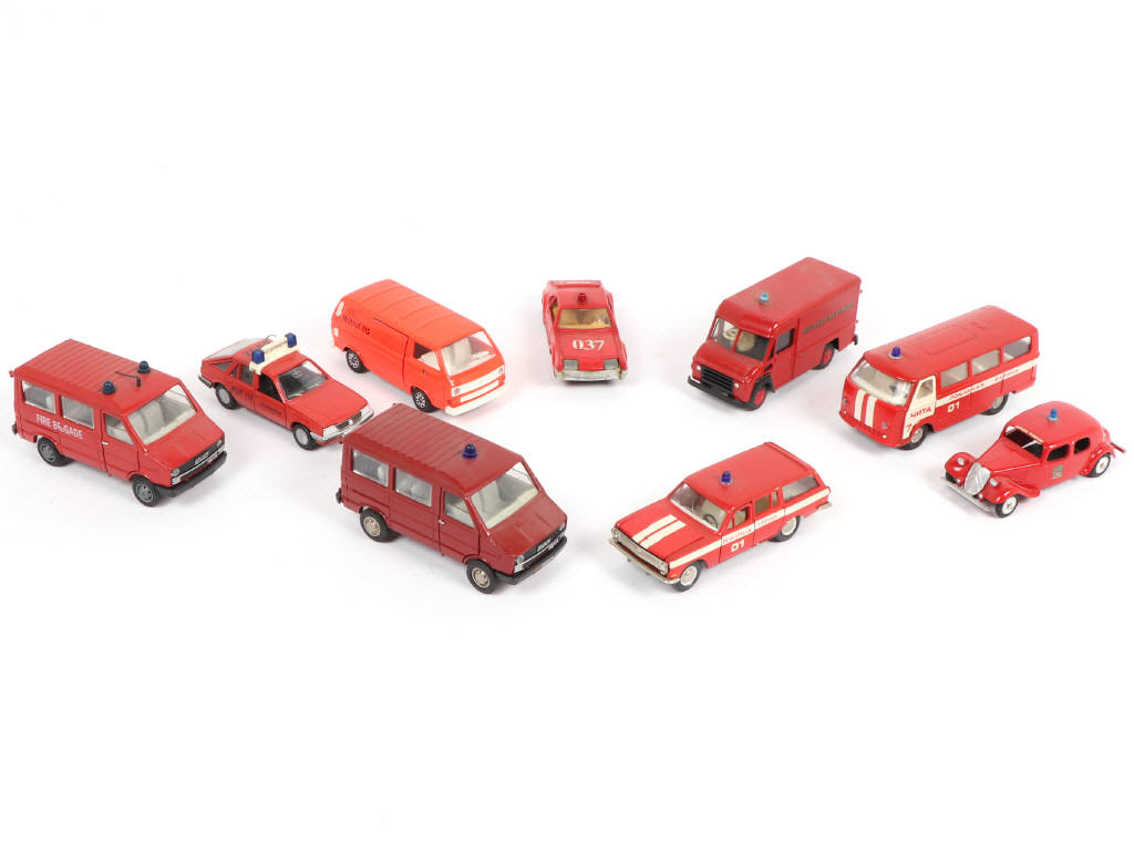 Lot 72 - DIVERS (9)