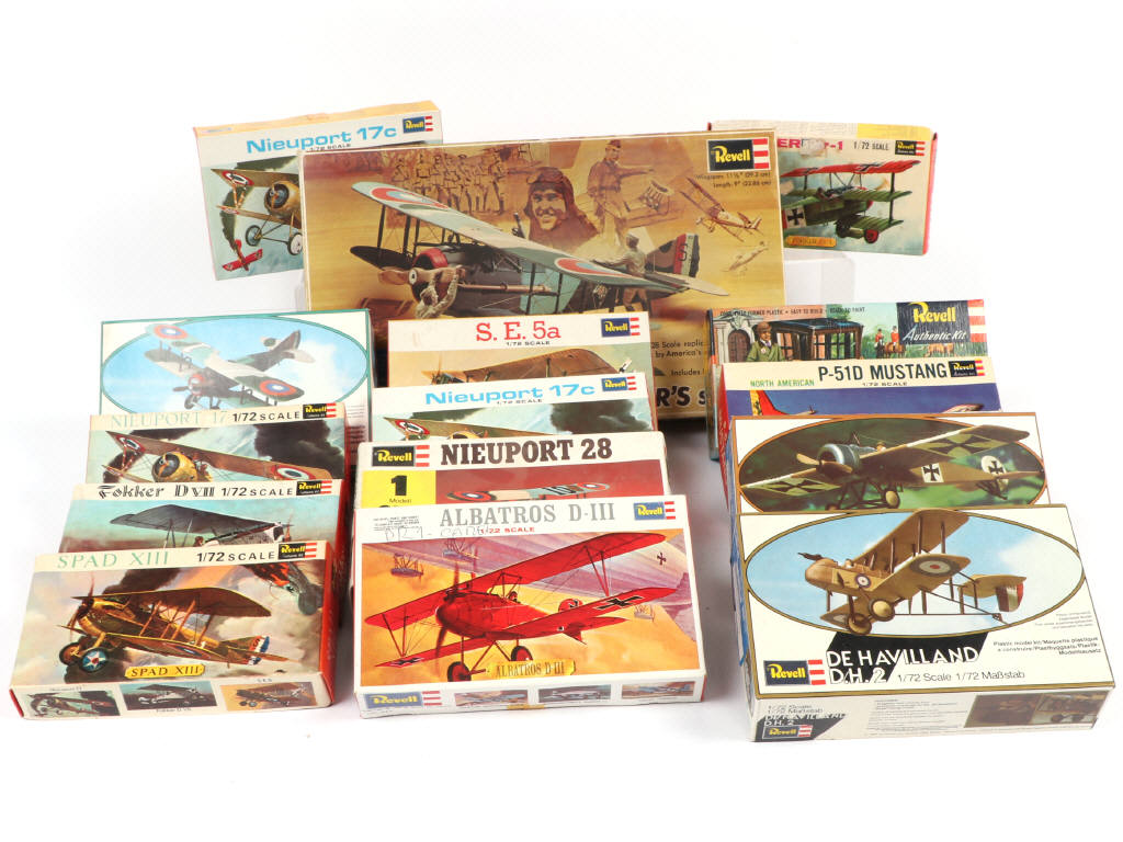 Lot 28 - REVELL (USA) (16)