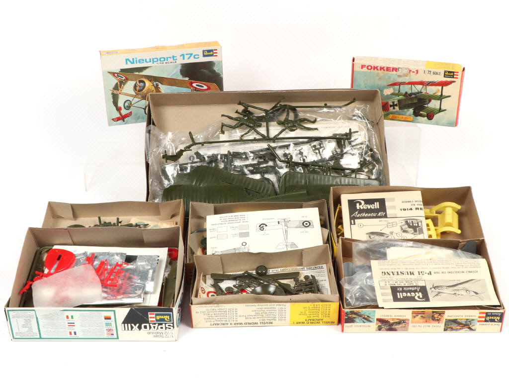 Lot 28 - REVELL (USA) (16)