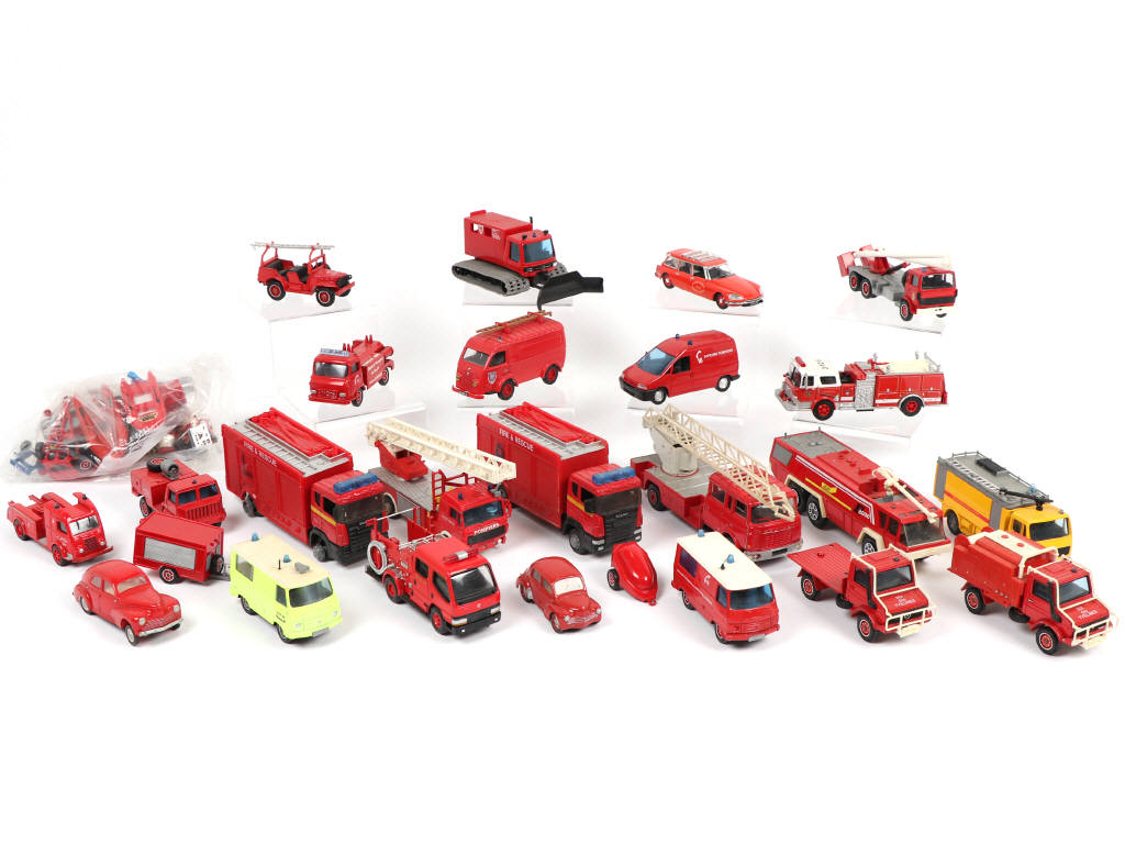 Lot 156 - DIVERS (22)