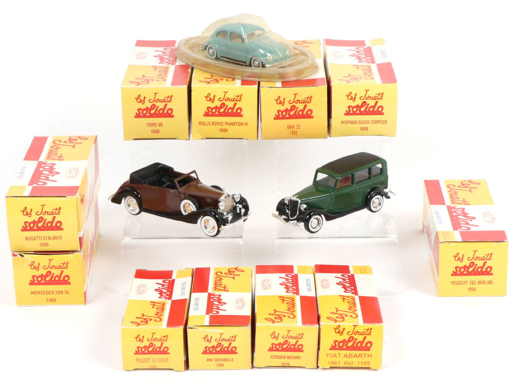 Lot 326 - EDITIONS HACHETTE (FRANCE) (12)