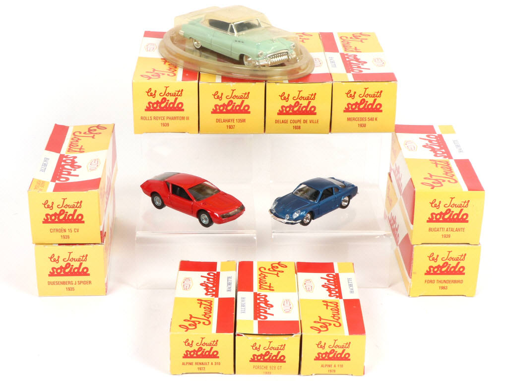 Lot 327 - EDITIONS HACHETTE (FRANCE) (12)