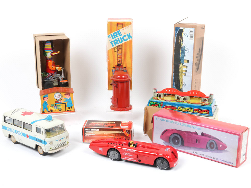 Lot 66 - DIVERS (7)