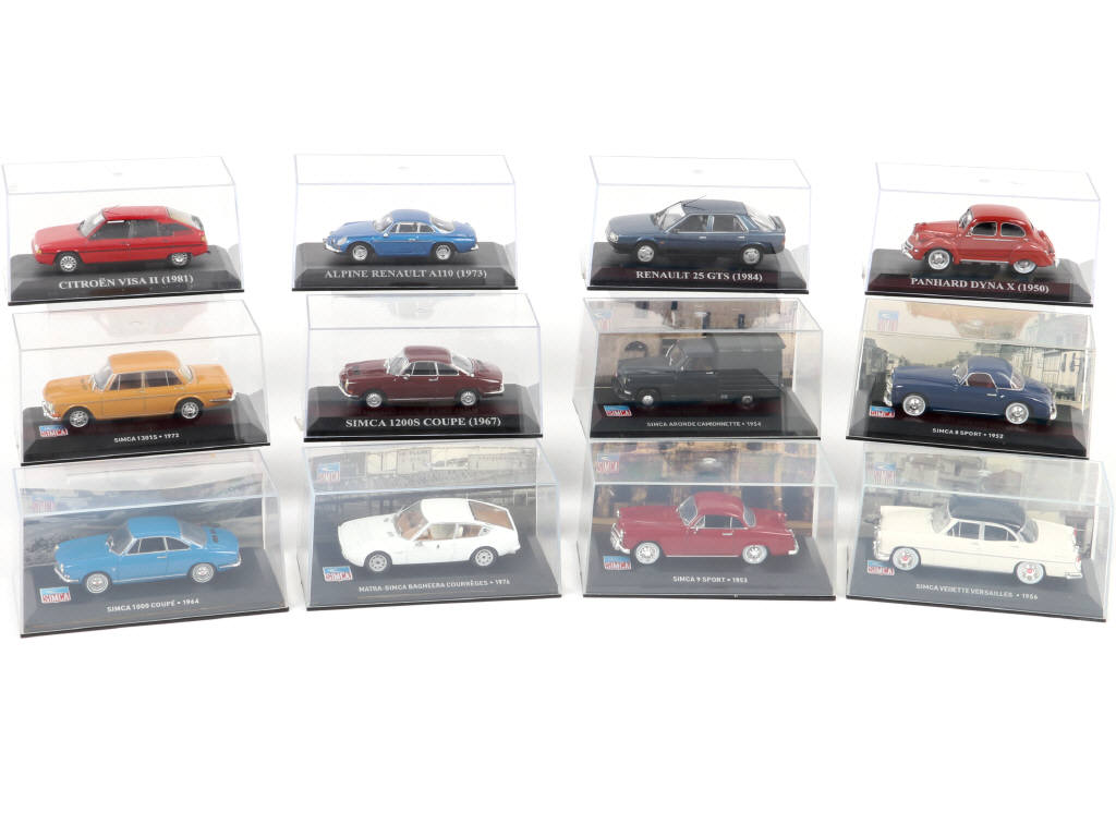 Lot 89 - DIVERS (12)