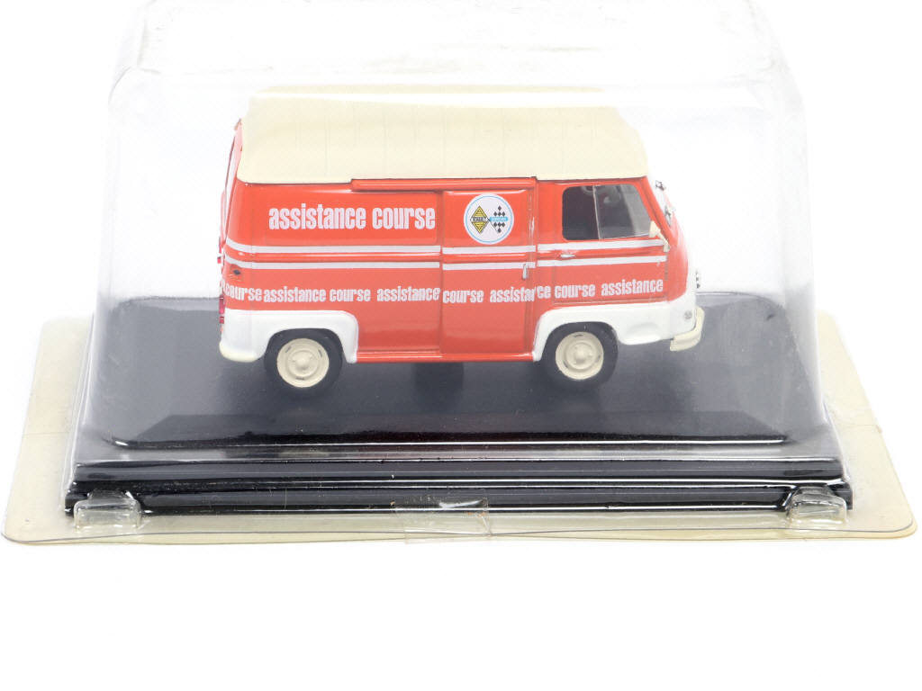 Lot 90 - DIVERS (12)