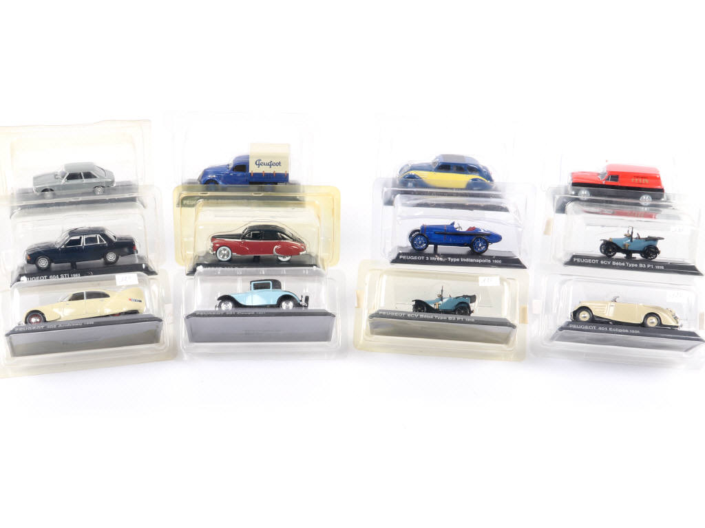 Lot 329 - EDITIONS HACHETTE (FRANCE) (12)