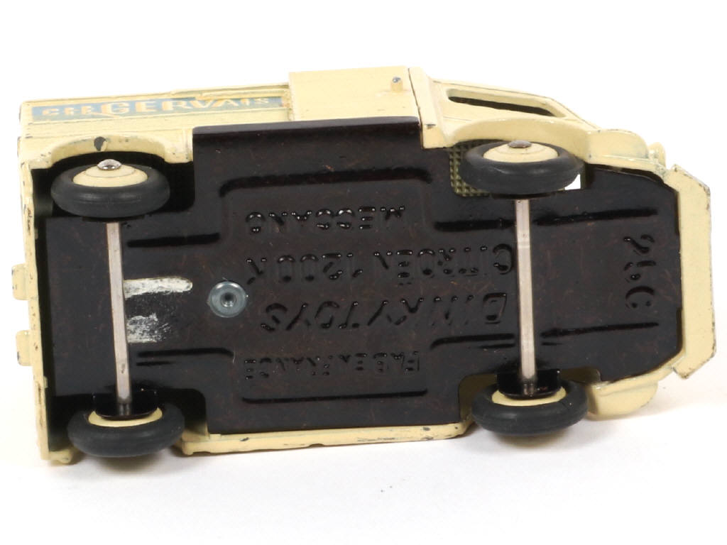 Lot 245 - DINKY TOYS (FRANCE) (1)