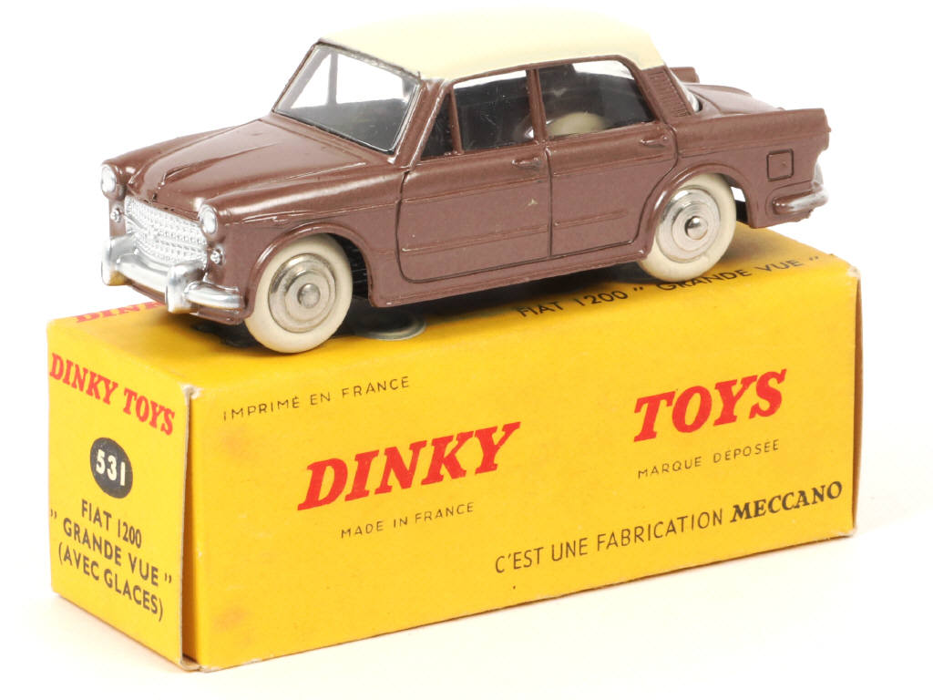 Lot 236 - DINKY TOYS (FRANCE) (1)