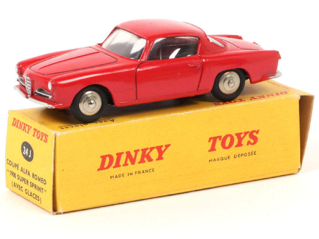 Lot 227 - DINKY TOYS (FRANCE) (1)