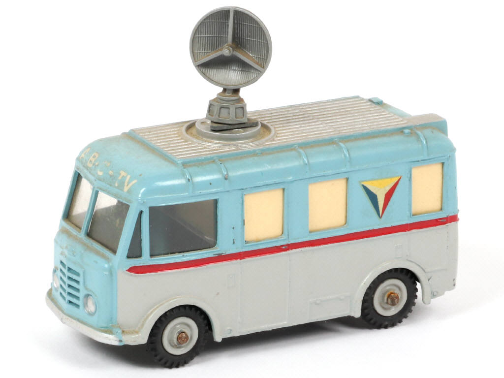Lot 70 - DINKY TOYS (GB) (1)