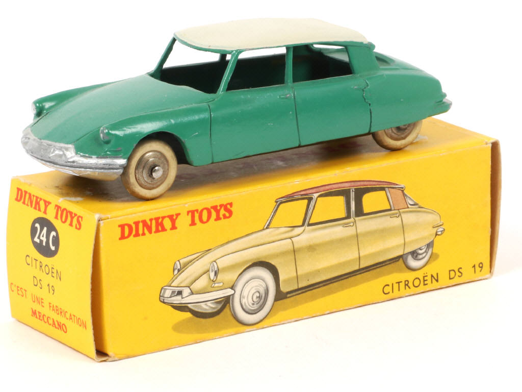 Lot 206 - DINKY TOYS (FRANCE) (1)