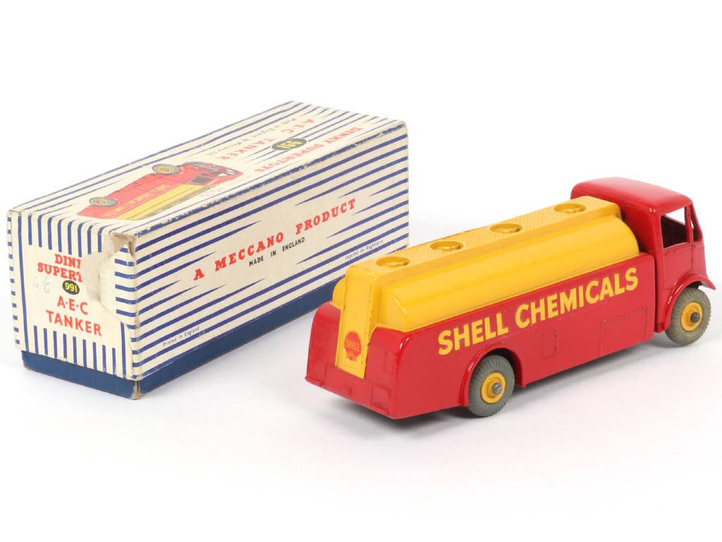 Lot 156 - DINKY TOYS (GB) (1)