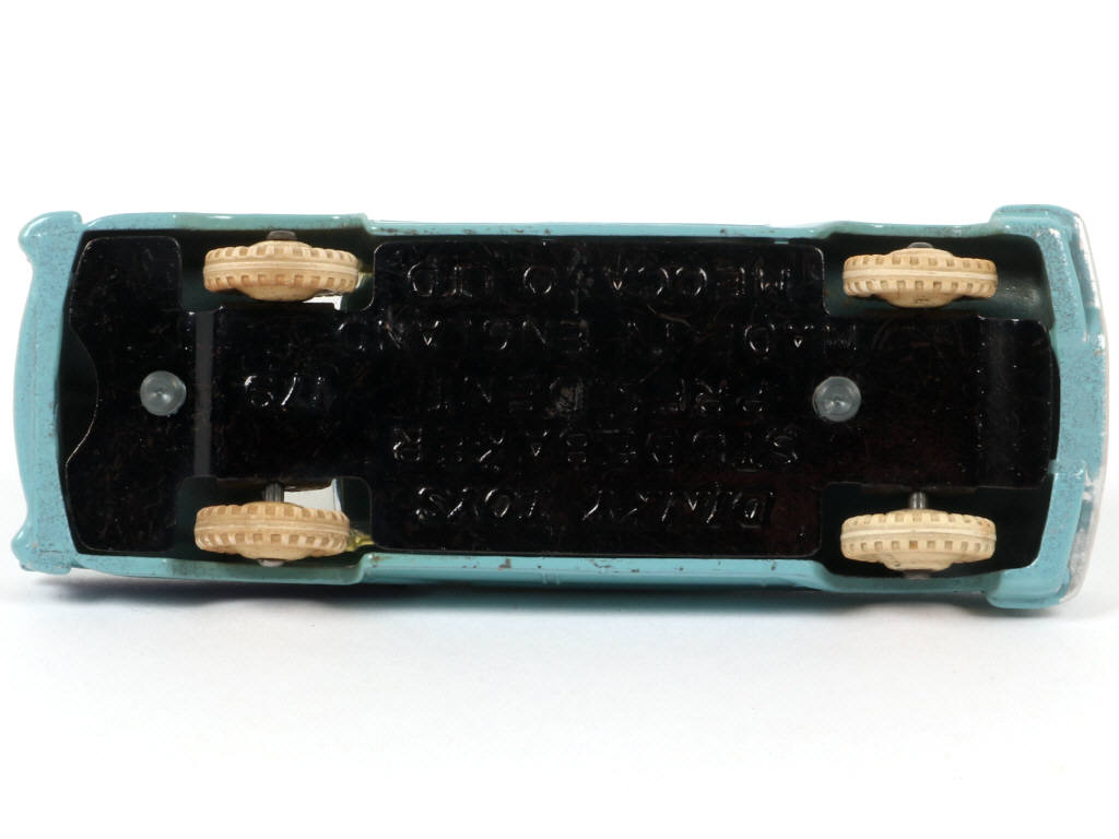 Lot 107 - DINKY TOYS (GB) (1)