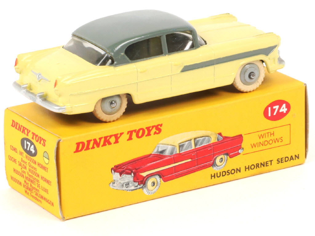 Lot 105 - DINKY TOYS (GB) (1)