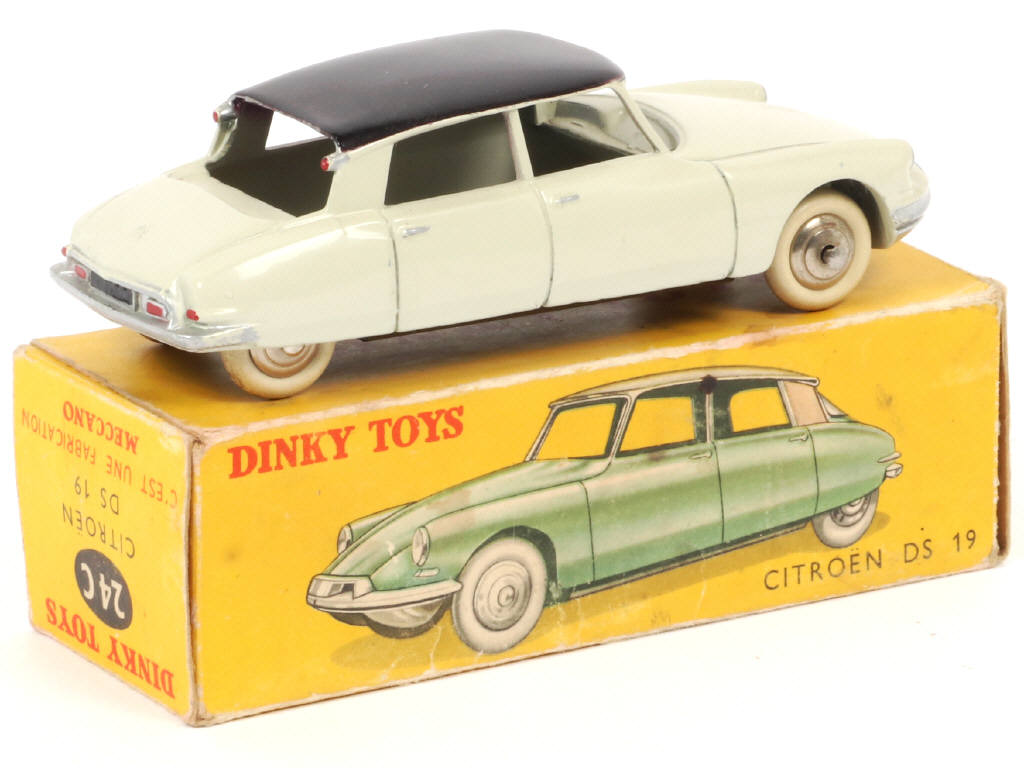 Lot 205 - DINKY TOYS (FRANCE) (1)
