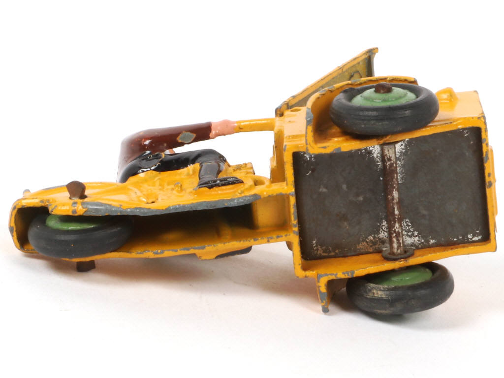Lot 162 - DINKY TOYS (FRANCE) (1)