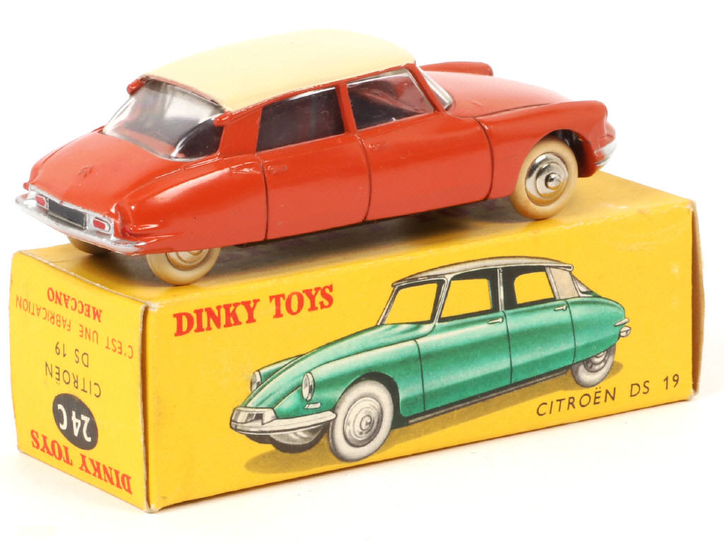 Lot 369 - DINKY TOYS (FRANCE) (1)