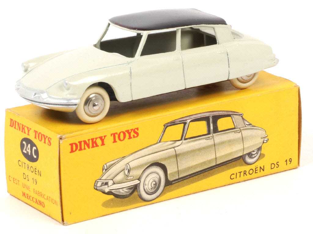 Lot 367 - DINKY TOYS (FRANCE) (1)