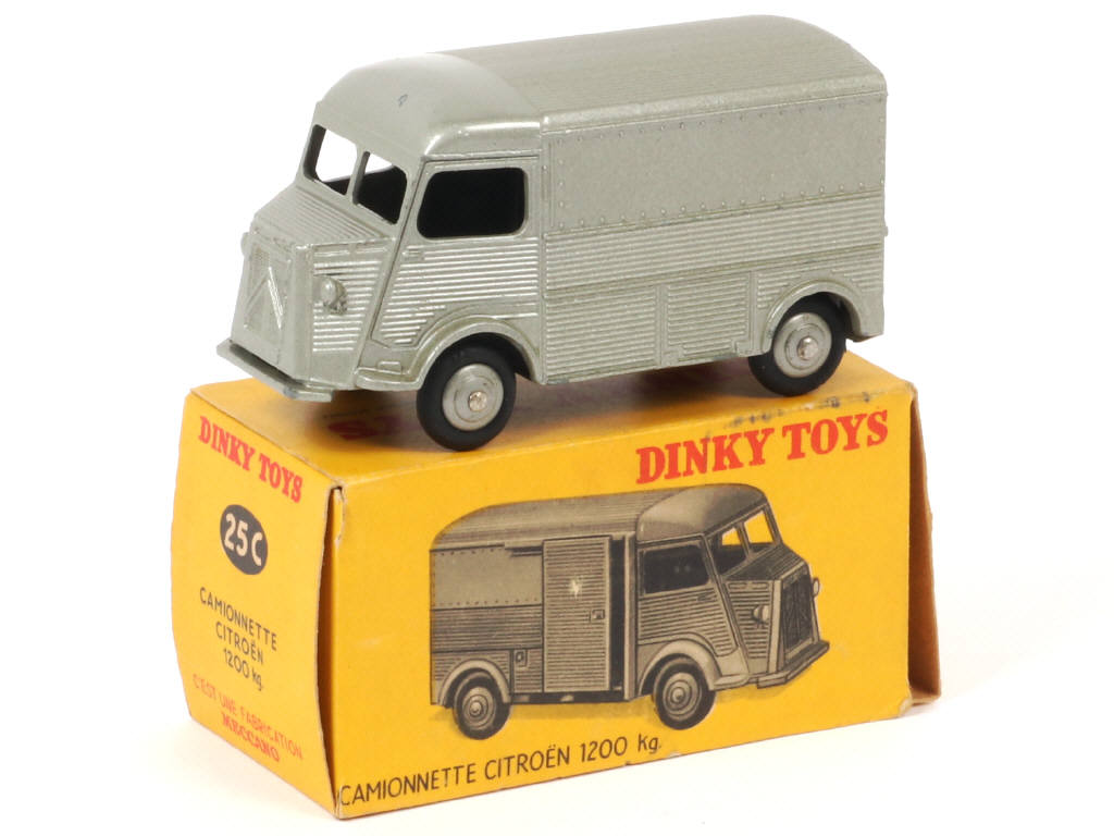 Lot 439 - DINKY TOYS (FRANCE) (1)