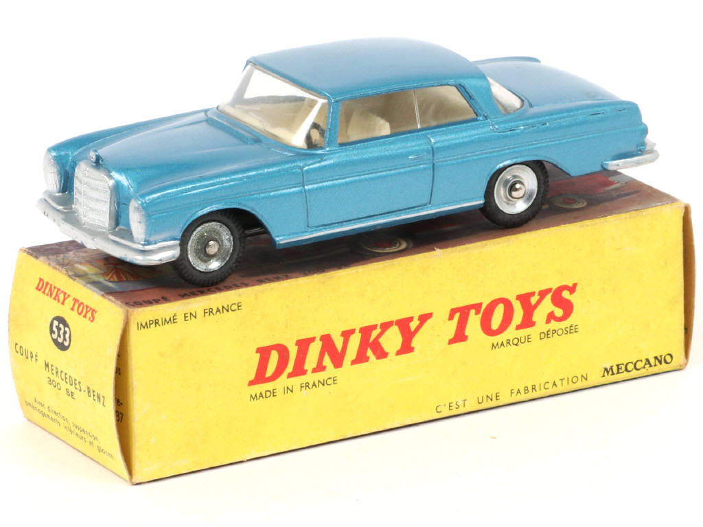 Lot 424 - DINKY TOYS (FRANCE) (1)