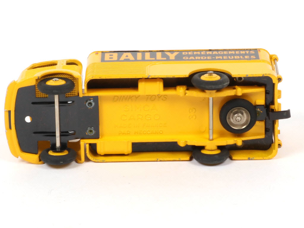 Lot 464 - DINKY TOYS (FRANCE) (1)