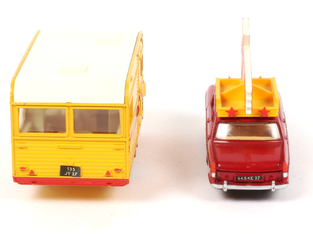 Lot 433 - DINKY TOYS (FRANCE) (1)
