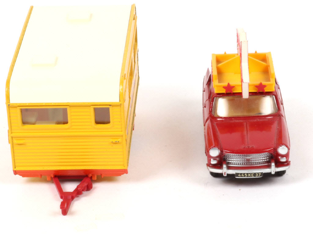 Lot 433 - DINKY TOYS (FRANCE) (1)