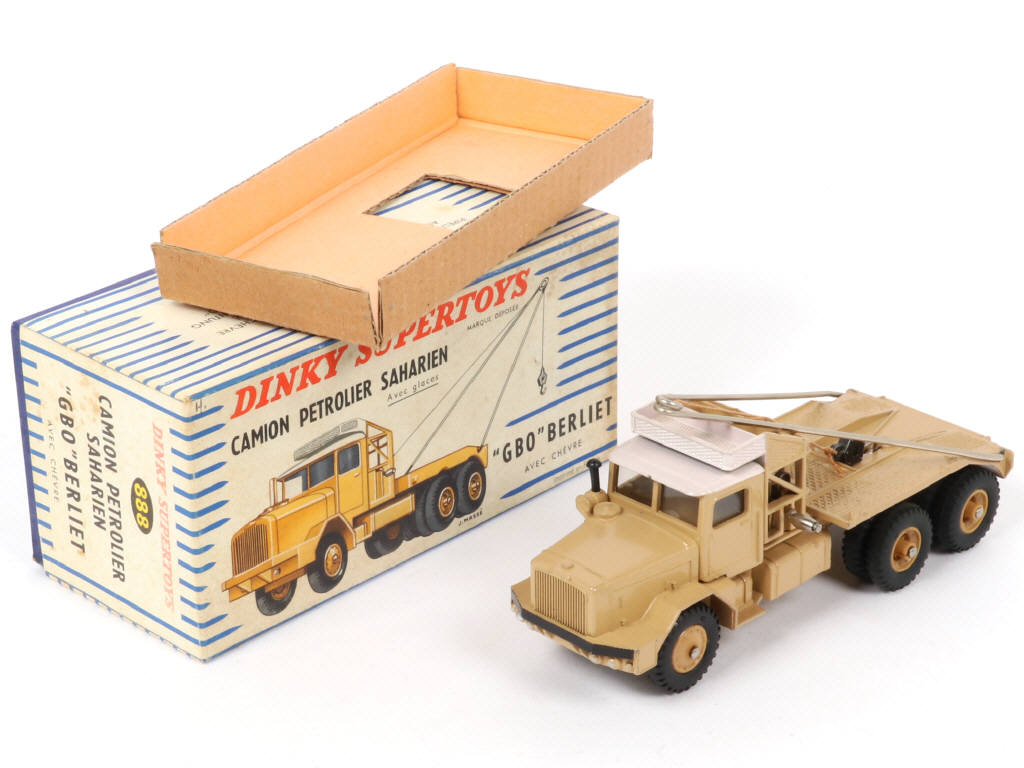 Lot 484 - DINKY TOYS (FRANCE) (1)