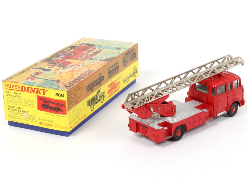 Lot 467 - DINKY TOYS (FRANCE) (1)