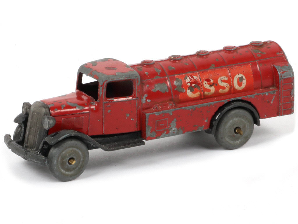 Lot 448 - DINKY TOYS (FRANCE) (1)