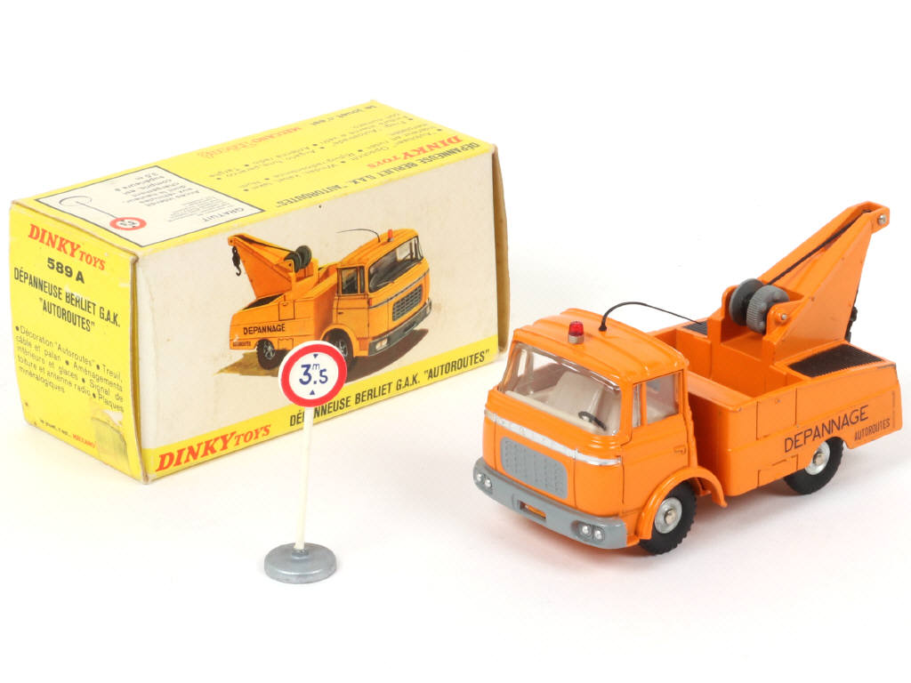 Lot 478 - DINKY TOYS (FRANCE) (1)
