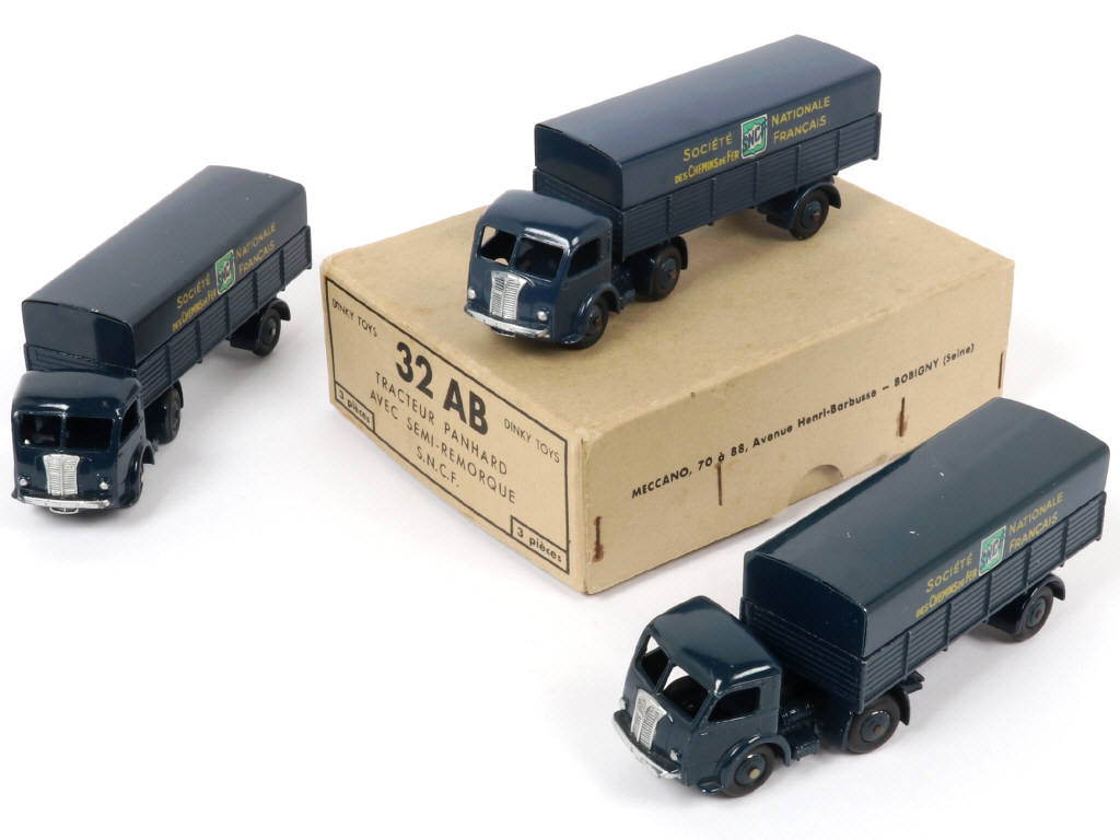 Lot 462 - DINKY TOYS (FRANCE) (4)