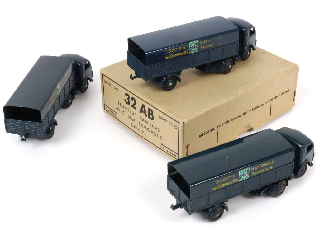 Lot 462 - DINKY TOYS (FRANCE) (4)