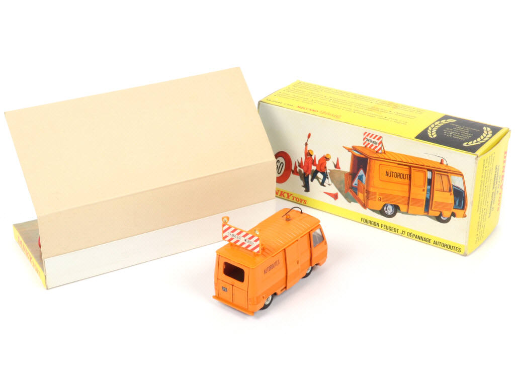 Lot 468 - DINKY TOYS (FRANCE) (1)