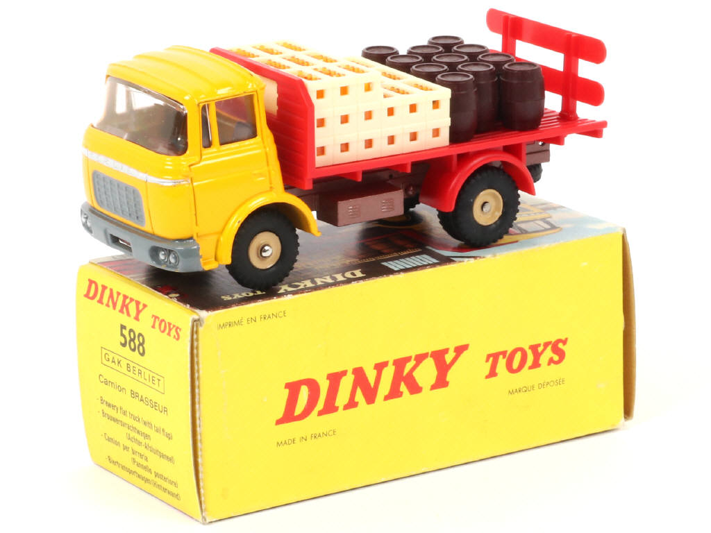 Lot 476 - DINKY TOYS (FRANCE) (1)