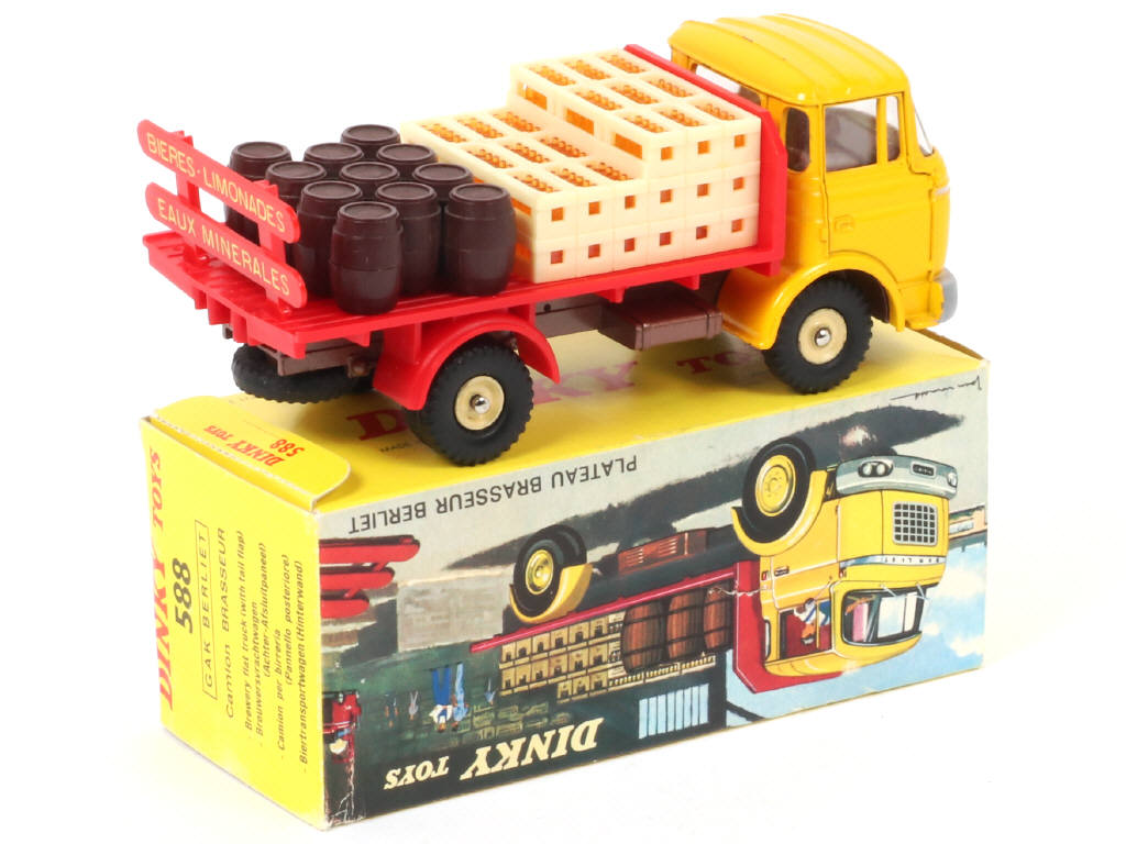 Lot 475 - DINKY TOYS (FRANCE) (1)