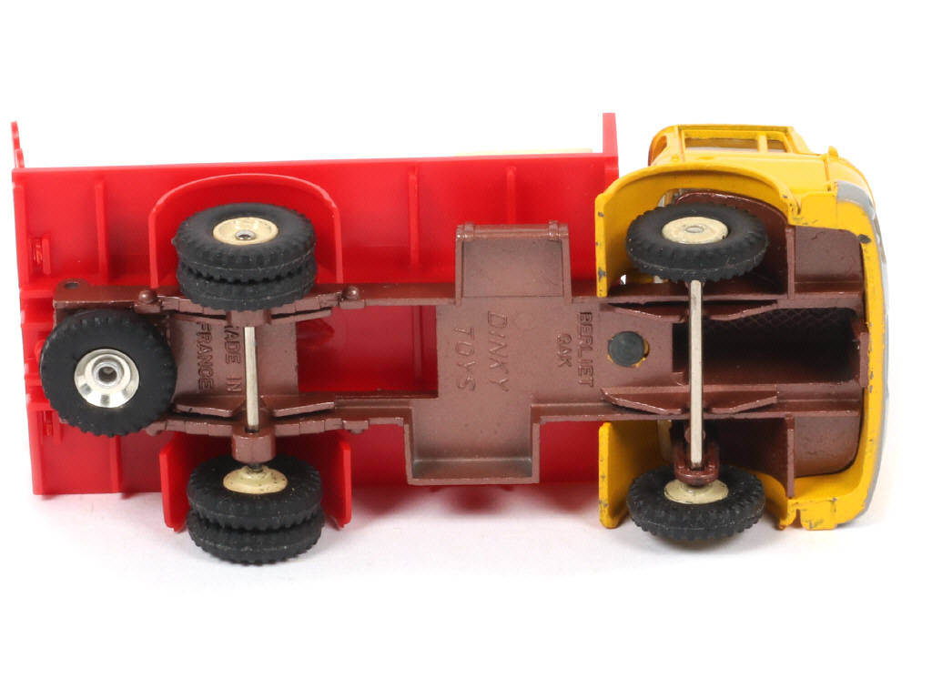Lot 474 - DINKY TOYS (FRANCE) (1)