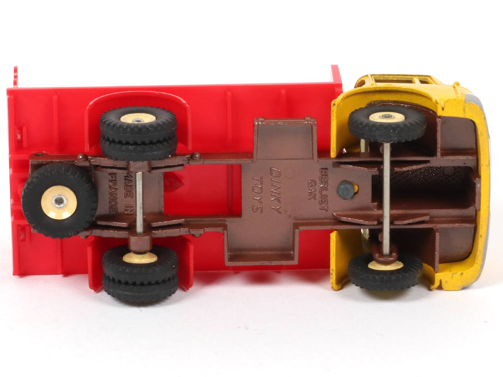 Lot 473 - DINKY TOYS (FRANCE) (1)