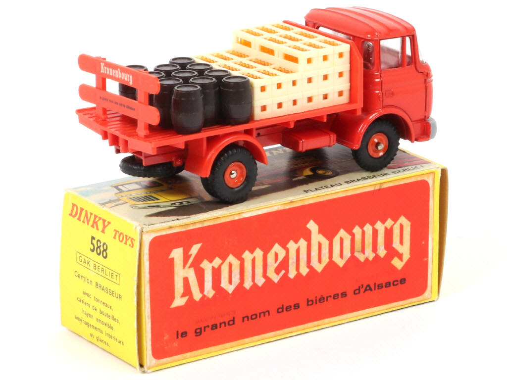 Lot 477 - DINKY TOYS (FRANCE) (1)