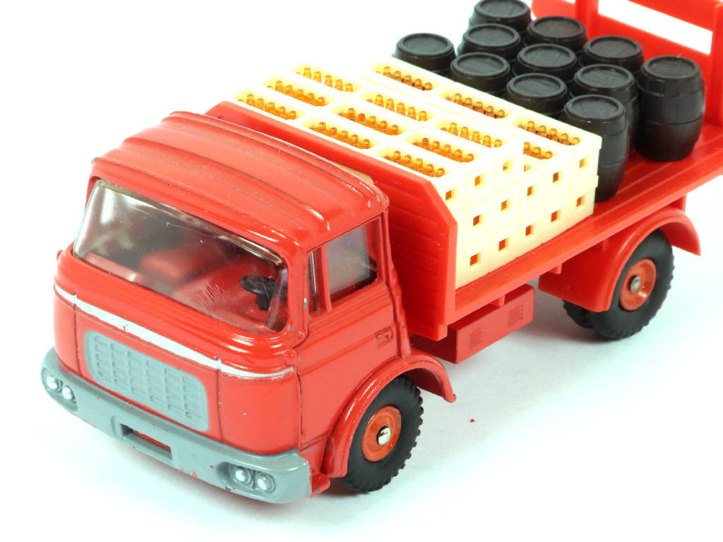 Lot 477 - DINKY TOYS (FRANCE) (1)