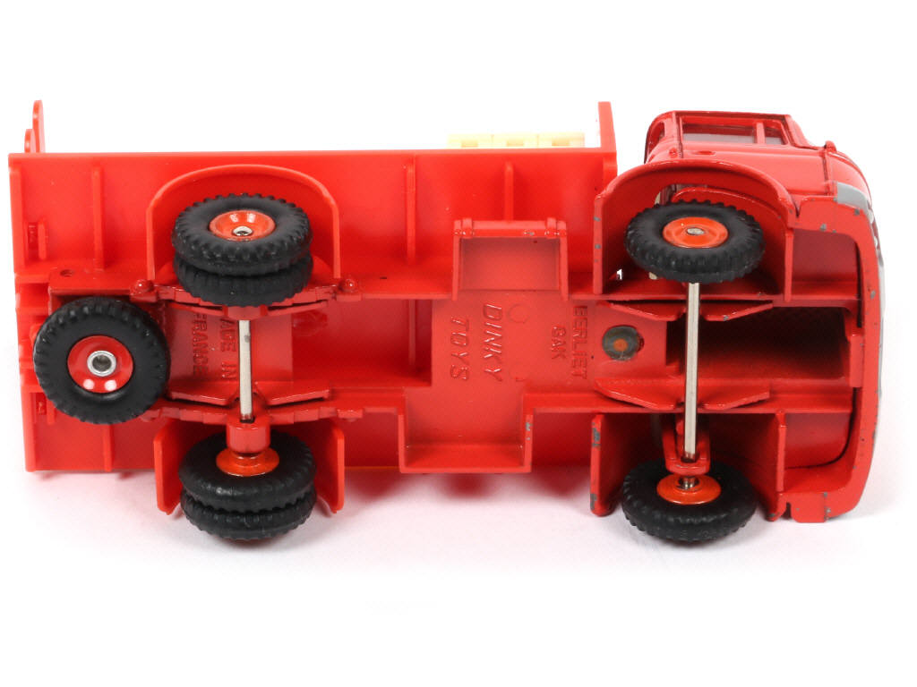 Lot 477 - DINKY TOYS (FRANCE) (1)