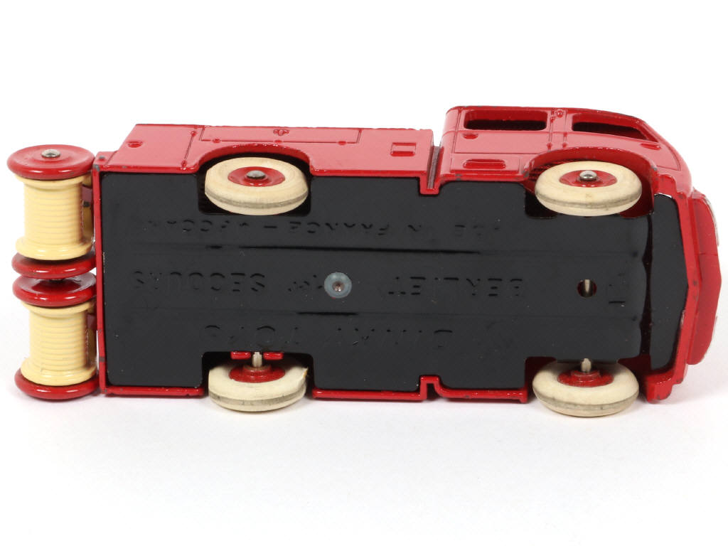 Lot 470 - DINKY TOYS (FRANCE) (1)