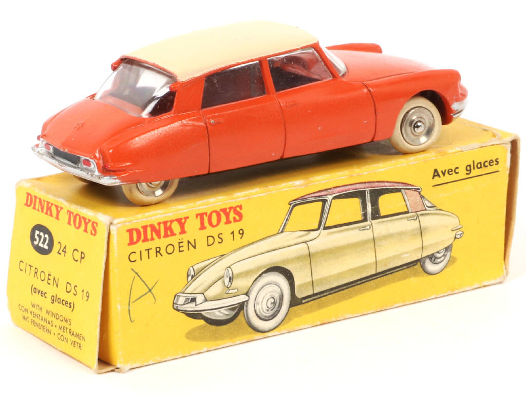 Lot 372 - DINKY TOYS (FRANCE) (1)
