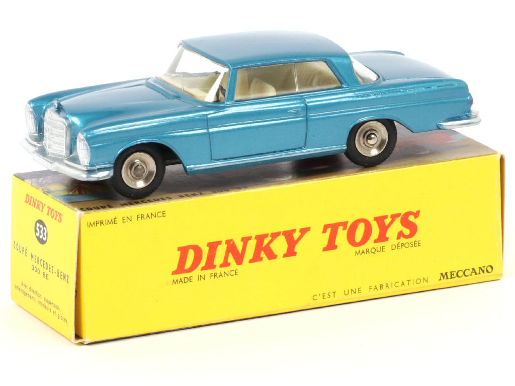 Lot 423 - DINKY TOYS (FRANCE) (1)