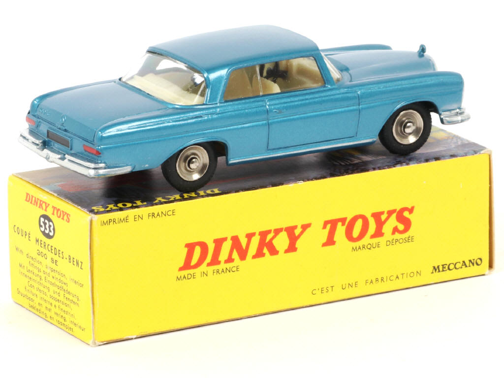 Lot 423 - DINKY TOYS (FRANCE) (1)